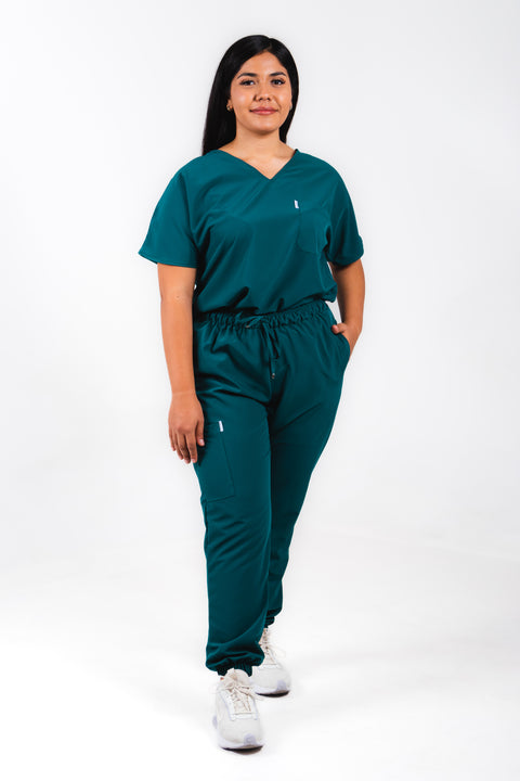 Uniforme quirúrgico para dama color verde botella corte jogger. modelo jener marca addisonscrubs.