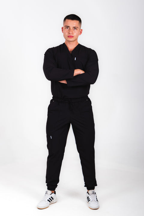 Uniforme quirúrgico para caballero color negro, manga larga corte jogger. modelo winter marca addisonscrubs.